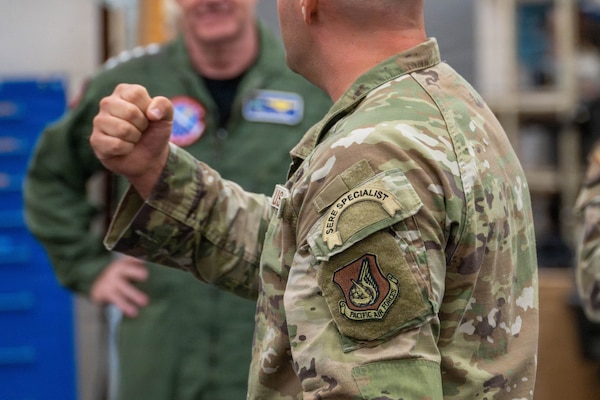 U.S. Air Force Tech. Sgt. Jonah Caliri, 15th Operational Support Squadron Survival, Evasion, Resistance and Escape (SERE) specialist, conducts a SERE course at Joint Base Pearl Harbor-Hickam, May 13, 2026. The SERE course supports readiness and resilience in personnel with a higher risk of isolation in austere locations. (U.S. Air Force photo by Senior Airman Lauren Torres)