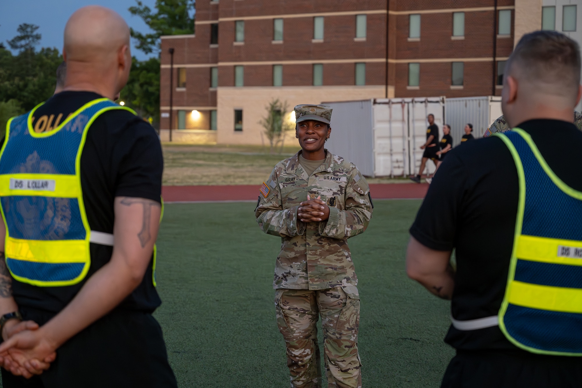 A U.S. officer speaks to Soldiers.