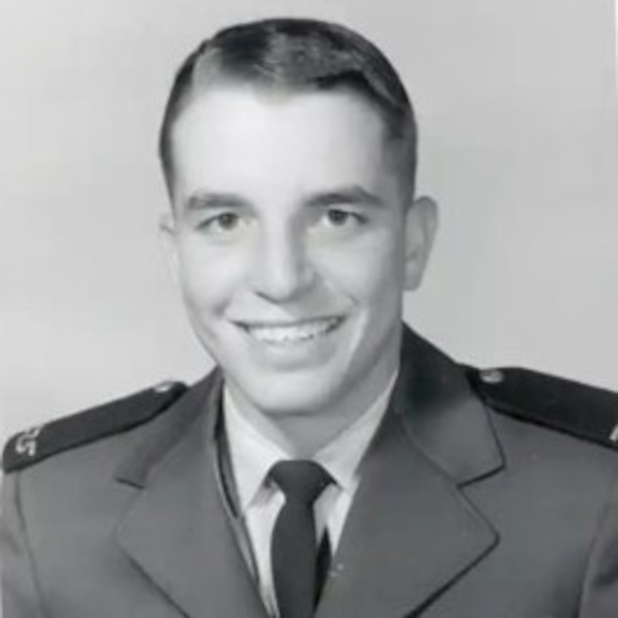 A portrait of U.S. Air Force 1st Lt. Russel Voris.