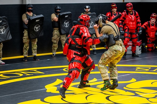 Students in the Phoenix Raven Qualification Course participate in the “Red Man” evaluation at Joint Base McGuire-Dix-Lakehurst, N.J., April 22, 2026.