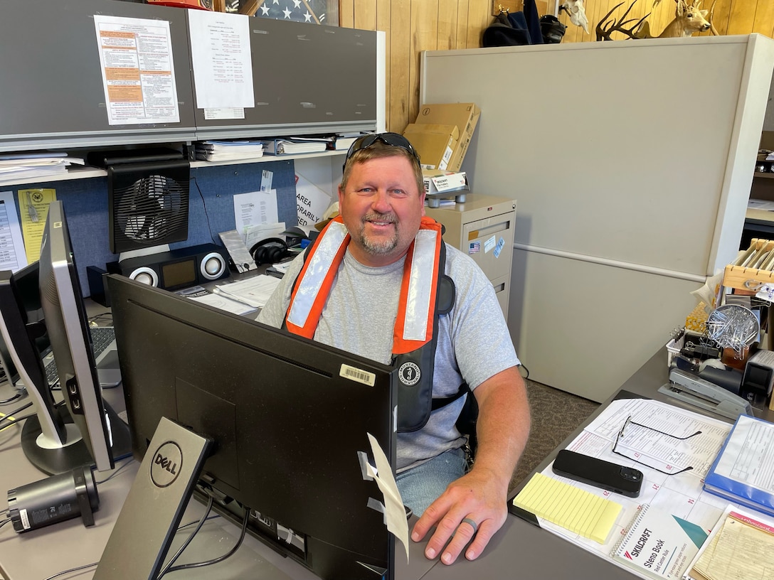 U.S. Army Corps of Engineers Nashville District employee Graham Shuecraft wears an inflatable life jackets at Lake Barkley May 15, 2026, in Grand Rivers, Kentucky, while participating in “Wear Your Life Jacket to Work Day.” (USACE Photo)