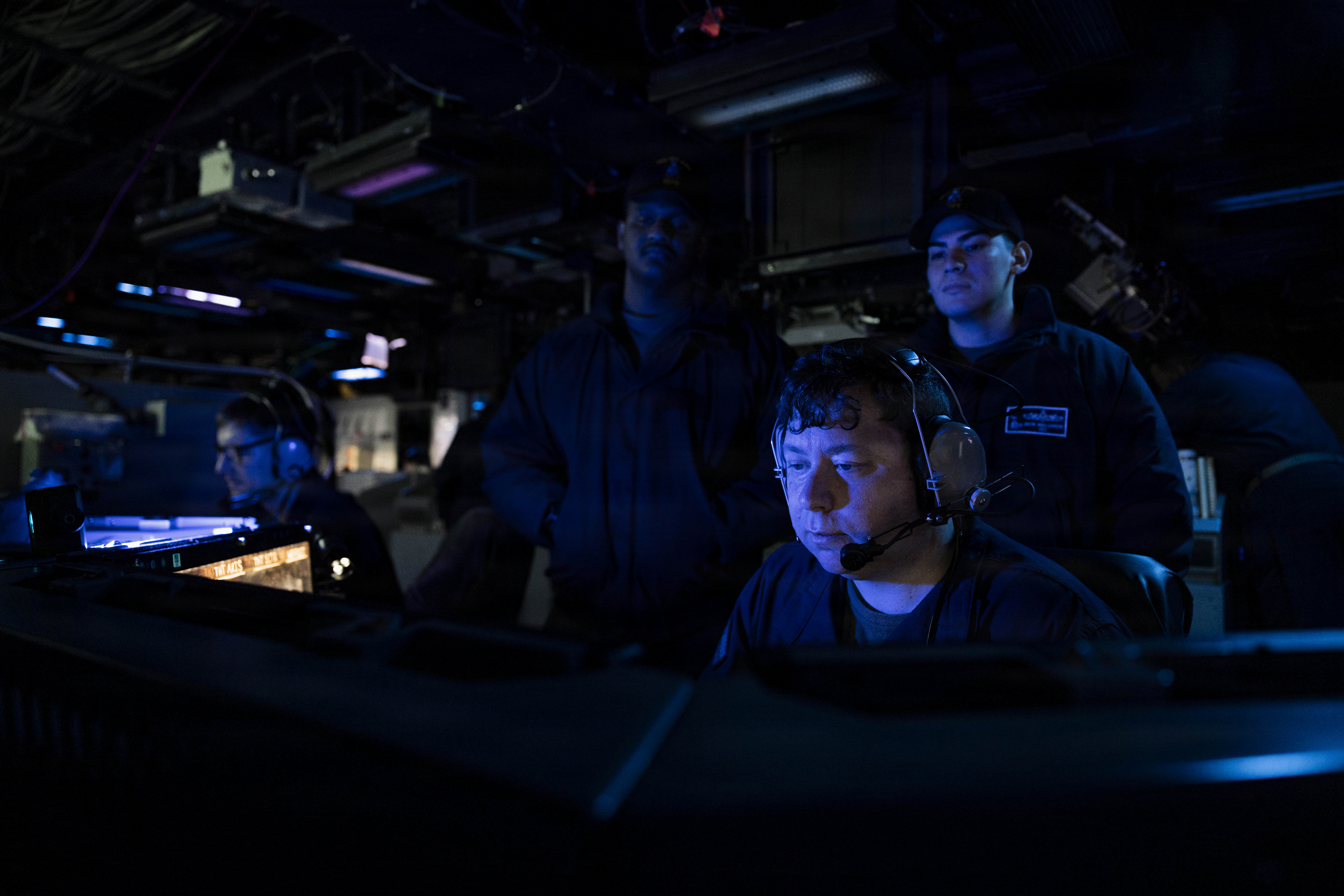 U.S. Sailors, assigned to the Iwo Jima Amphibious Ready Group, participate in an integrated training evolution aboard Wasp-class amphibious assault ship USS Iwo Jima (LHD 7) while underway in the Caribbean Se