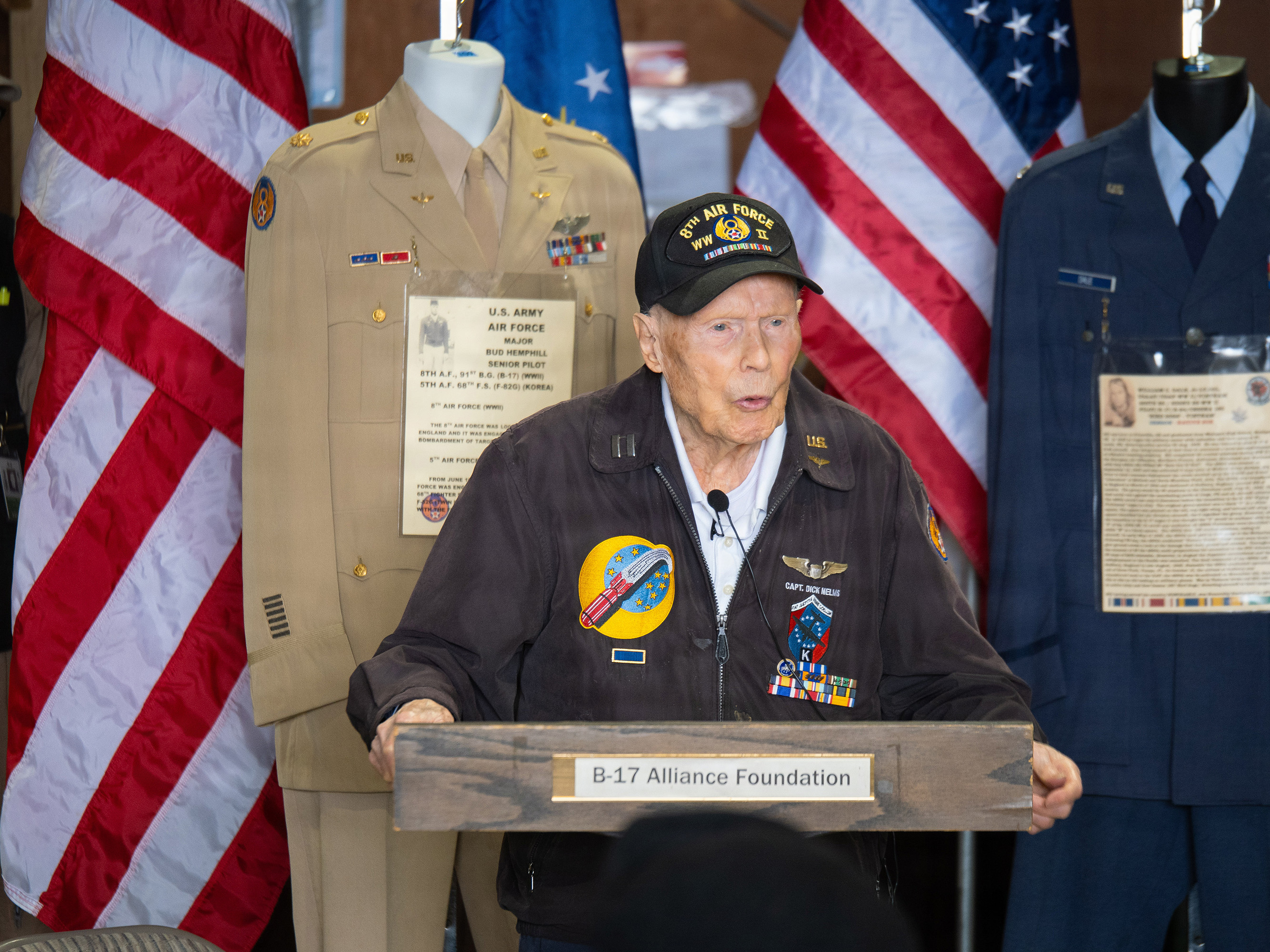 【21_18】40s british military ホスピタルjk Oregon Guard Supports Ceremony Featuring 103-Year-Old WWII Pilot