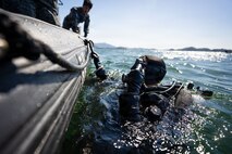 U.S. Navy Diver 3rd Class Mark Obymachow, assigned to Mobile Diving and Salvage Unit 1, stands by to submerge with a Republic of Korea Navy diver to locate a simulated sunken vessel during Salvage Exercise Korea 2026 at Jinhae Naval Base, Republic of Korea, April 7, 2026. Commander, Logistics Group Western Pacific/Task Force 73 sustains the U.S. Navy’s maritime forces and is responsible for all diving and salvage operations in the Western Pacific in support of a free and open Indo-Pacific. (U.S. Navy photo by Mass Communication Specialist 2nd Class Jordan Jennings)