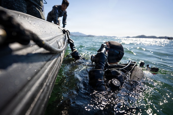 U.S. Navy Diver 3rd Class Mark Obymachow, assigned to Mobile Diving and Salvage Unit 1, stands by to submerge with a Republic of Korea Navy diver to locate a simulated sunken vessel during Salvage Exercise Korea 2026 at Jinhae Naval Base, Republic of Korea, April 7, 2026. Commander, Logistics Group Western Pacific/Task Force 73 sustains the U.S. Navy’s maritime forces and is responsible for all diving and salvage operations in the Western Pacific in support of a free and open Indo-Pacific. (U.S. Navy photo by Mass Communication Specialist 2nd Class Jordan Jennings)