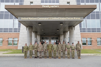 A group photo of the Chiefs of Army and their Sergeants Major standing with UNC and USFK primary staff outside the headquarters building. LTGEN Winter hosts senior Army leaders and Sergeants Major from Australia, Canada, New Zealand, and the United Kingdom during a strategic engagement at UNC Headquarters and the Joint Security Area on April 22, 2026.