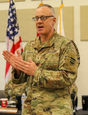 Army Reserve leader shares best practices at recruiter forum