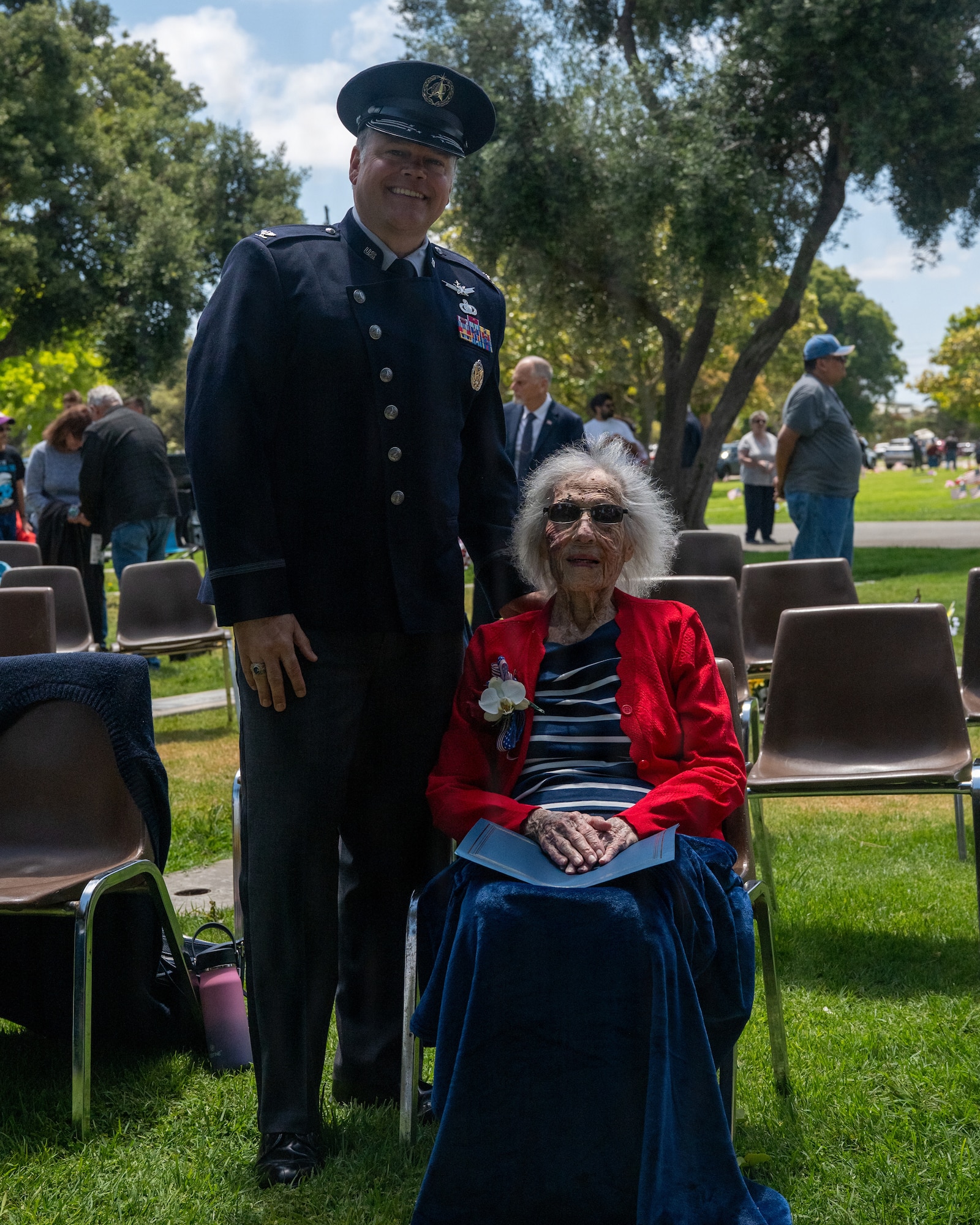 Col. Horne stands next to 102 year old veteran.