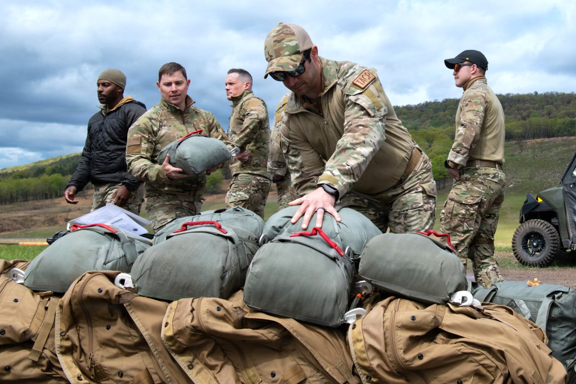 Army parachute riggers assigned to Defense Logistics Agency Distribution, Susquehanna, Pennsylvania, join airmen from the 148th Air Support Operations Squadron, a subordinate unit of the 193rd Special Operations Wing based at Fort Indiantown Gap, for a static line jump at Fort Indiantown Gap, April 30, 2026. (DOW photo by Dorie Heyer, released)