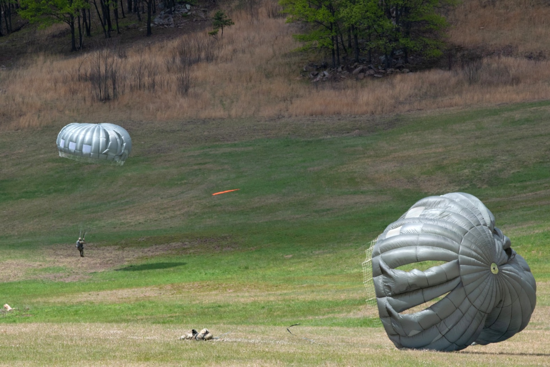 Army parachute riggers assigned to Defense Logistics Agency Distribution, Susquehanna, Pennsylvania, join airmen from the 148th Air Support Operations Squadron, a subordinate unit of the 193rd Special Operations Wing based at Fort Indiantown Gap, for a static line jump at Fort Indiantown Gap, April 30, 2026. (DOW photo by Dorie Heyer, released)