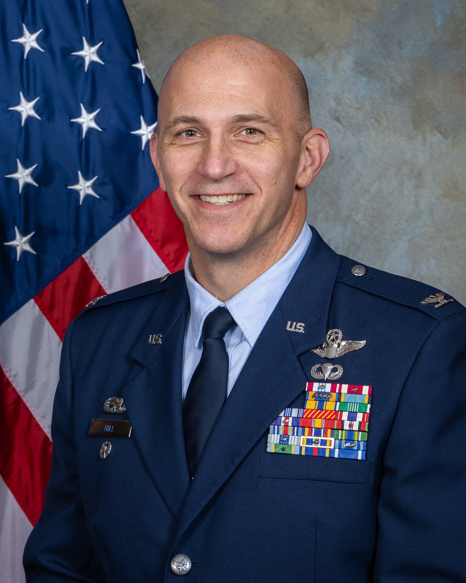 Official Photo of Colonel Ryan L . Hill