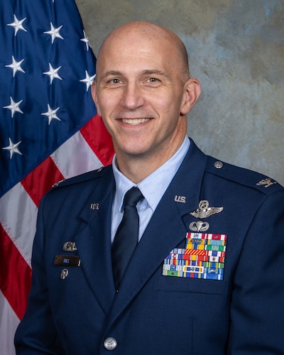 Official Photo of Colonel Ryan L . Hill