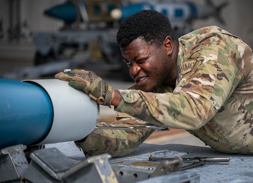 Team Eglin bomb build