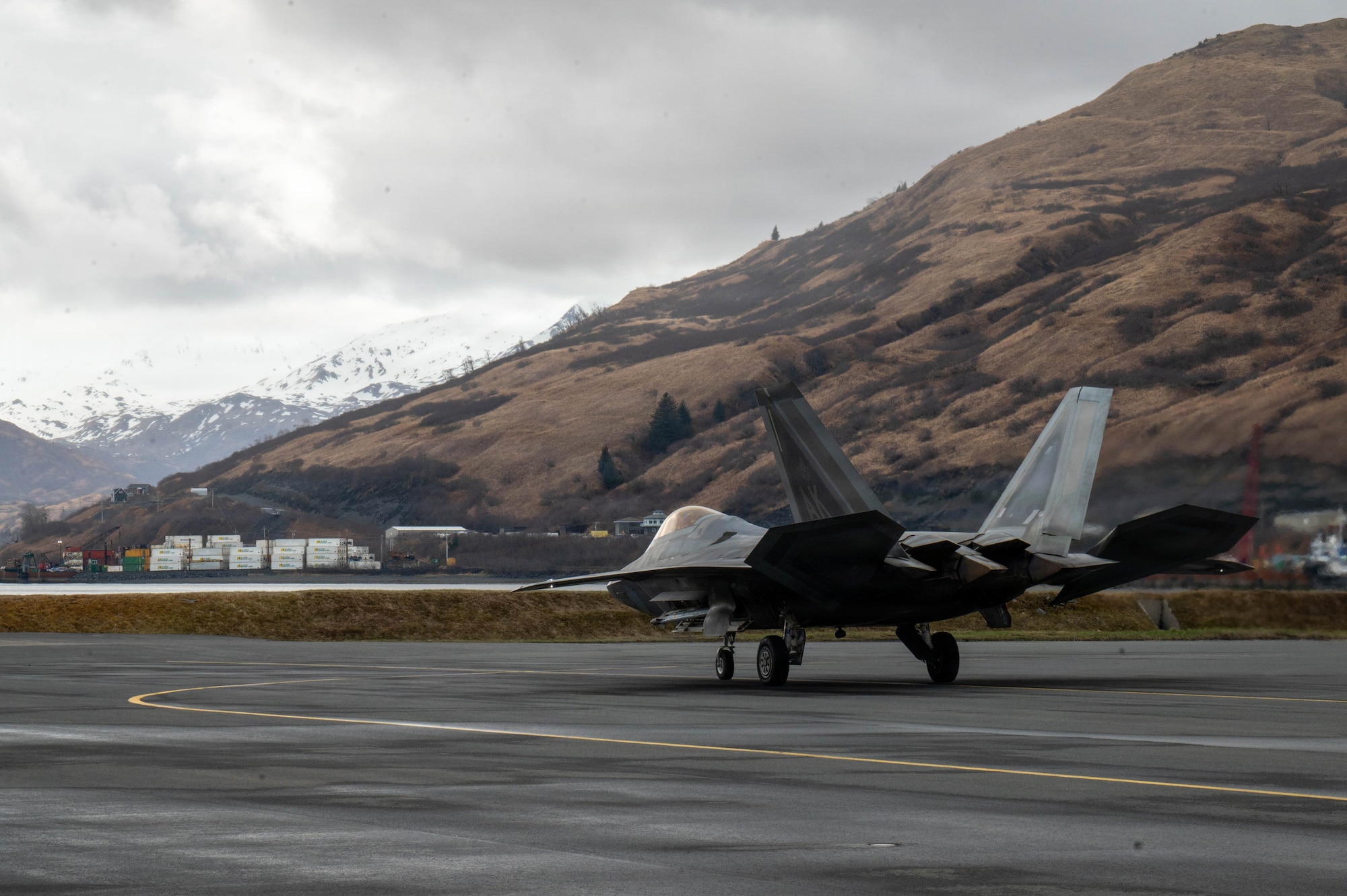 A U.S. Air Force F-22 Raptor aircraft assigned to the 3rd Wing taxis for parking during exercise Tropic Tundra 26 at U.S. Coast Guard Air Station Kodiak, Alaska, May 12, 2026.