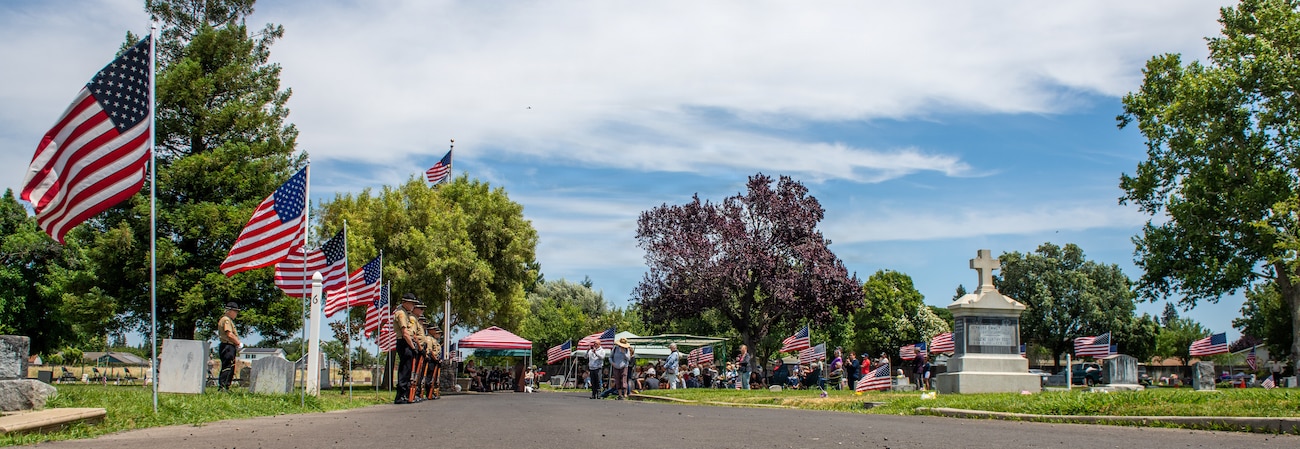 Community members attend Memorial Day ceremony