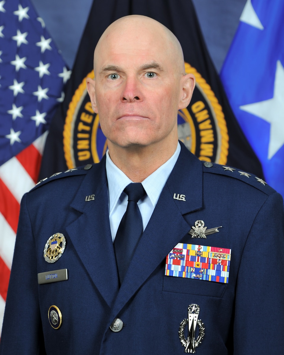 General officer biography photo.