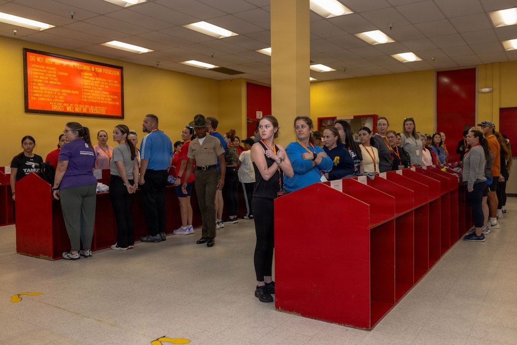 Educators and Community Influences from across Albuquerque, New Mexico and Texas visit MCRD San Diego