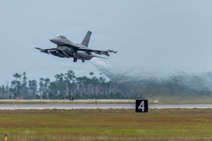 A U.S. Air Force F-16 Fighting Falcon assigned to the Ohio National Guard’s 180th Fighter Wing takes off for a training flight during Checkered Flag 26-2 and the Weapons System Evaluation Program-East at Tyndall Air Force Base, Fla., April 29, 2026.