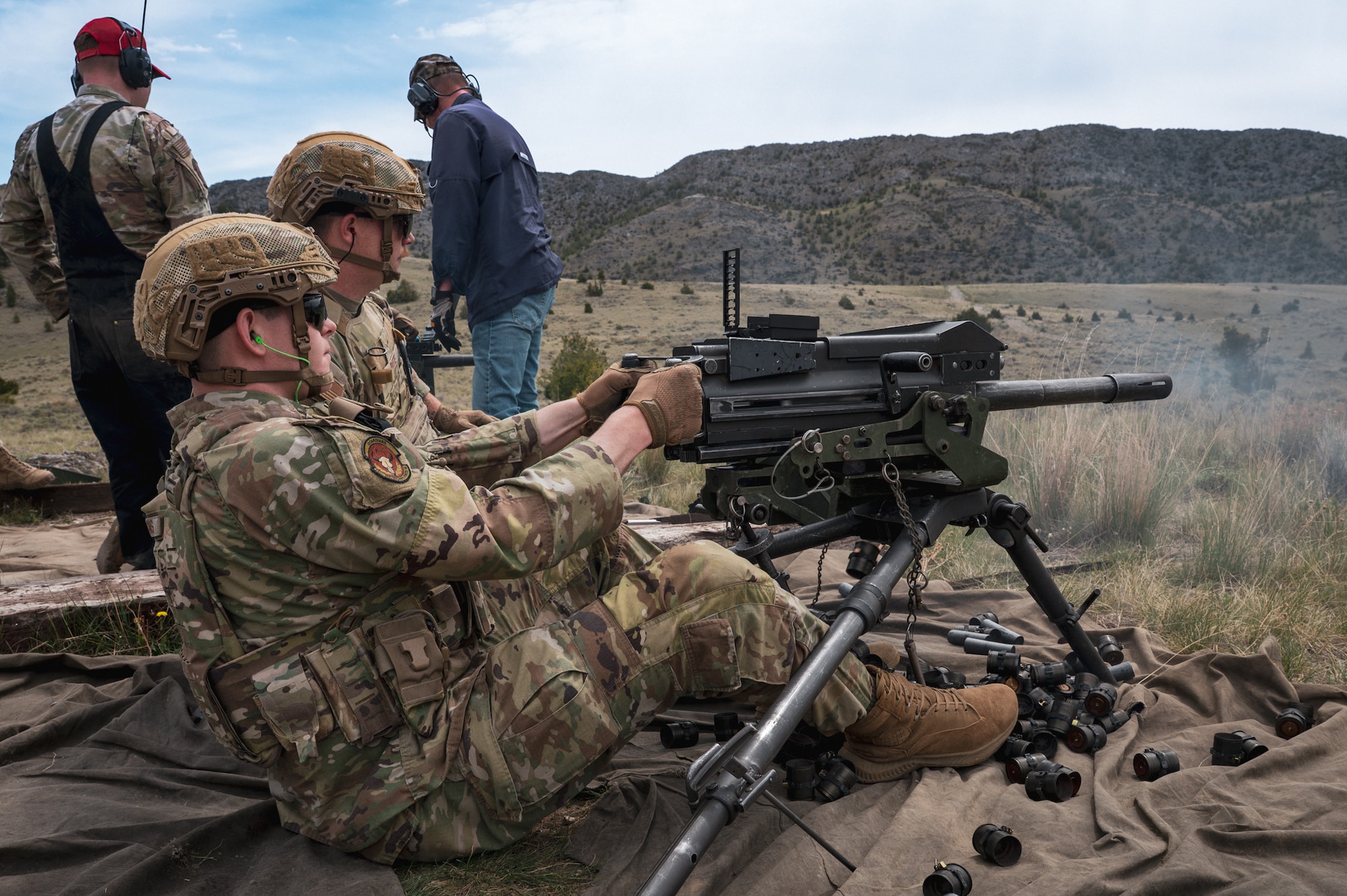 A uniformed man shoots a Mk 19 grenade launcher.