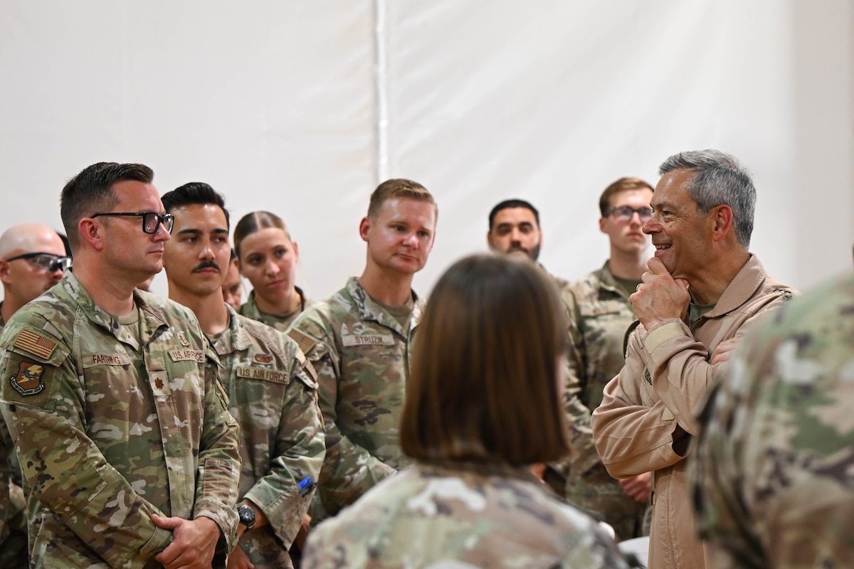 CSAF and CMSAF visit AOR