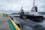 Sailors assigned to, Virginia-class fast-attack submarine USS Delaware (SSN 791), toss heaving lines to shore personnel during a scheduled port visit near Tromsø, Sept. 1, 2026. Delaware is deployed to the U.S. 6th Fleet area of operations to support the warfighting effectiveness, lethality, and readiness of U.S. Naval Forces Europe-Africa and defend U.S., Allied, and partner interests in the region. (U.S. Navy photo by Mass Communication Specialist 1st Class Austin Ingram)