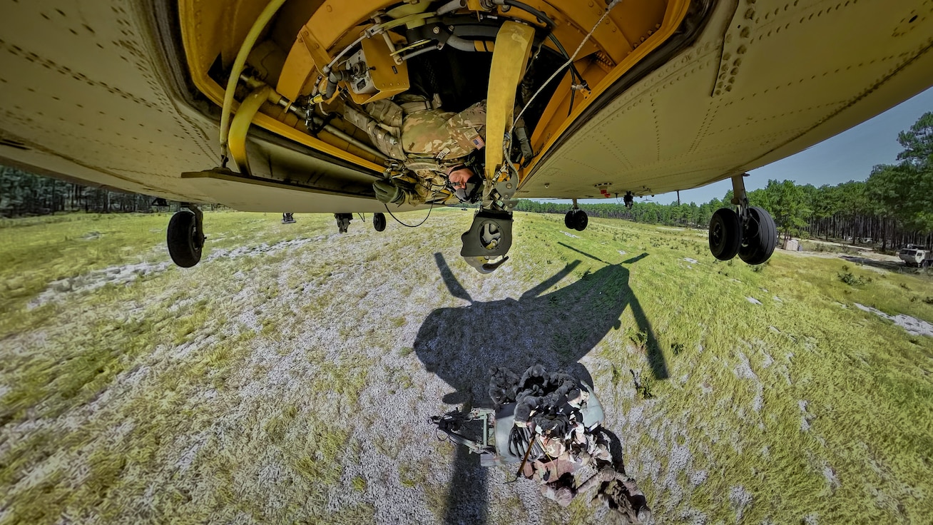 sling loading helicopter