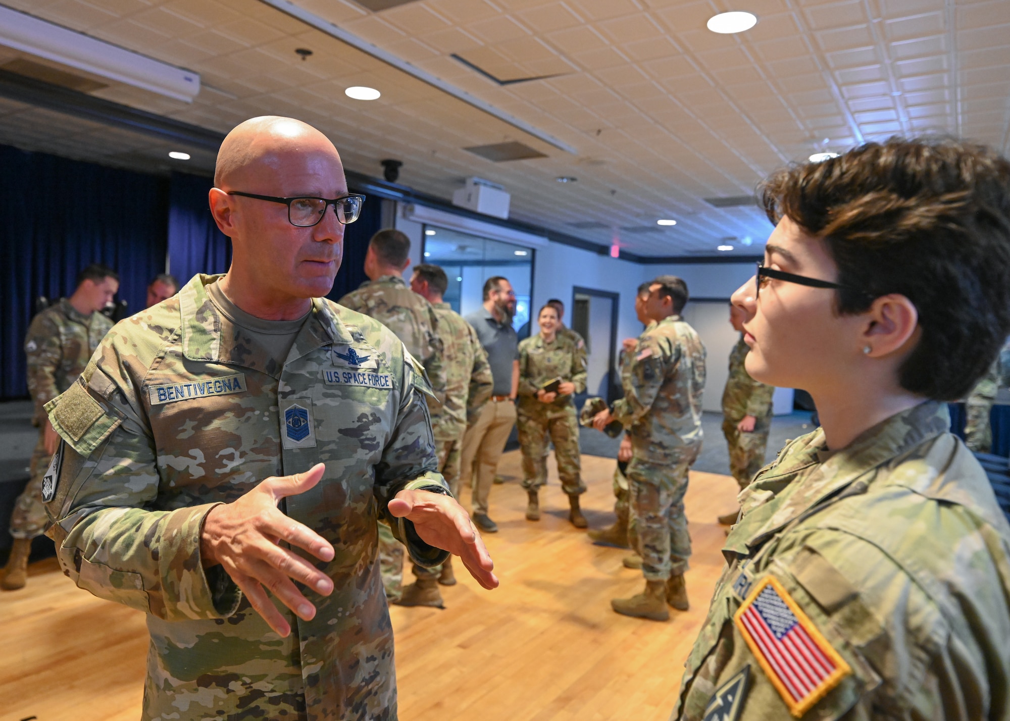 Chief Master Sgt. Bentivegna and Spc. 3 Ledner hold a conversation.