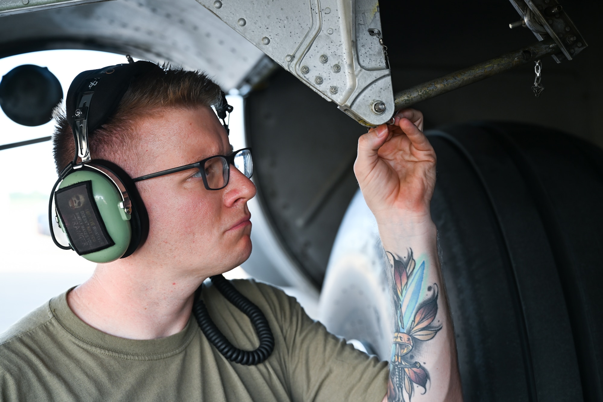 Service members serve