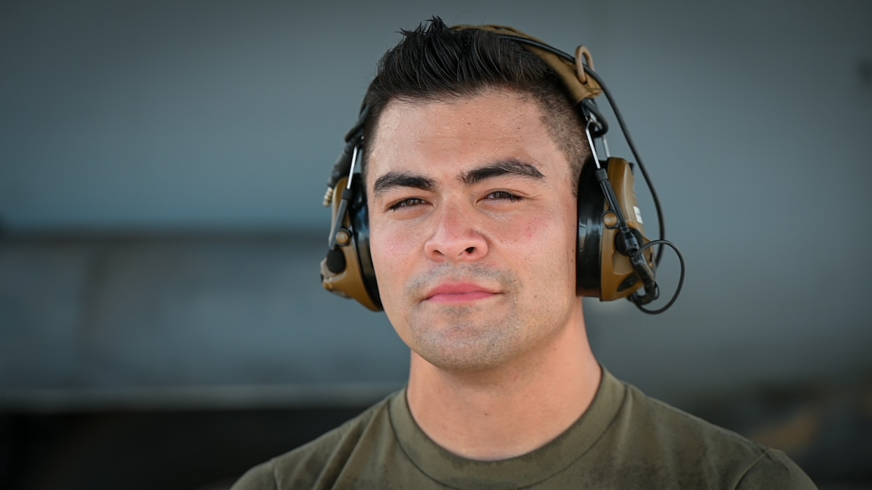 Service members serve