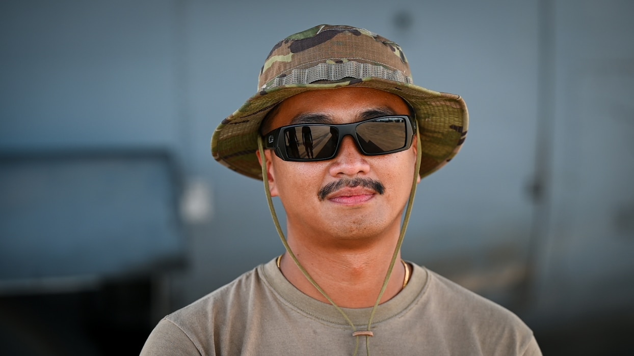 Service members serve