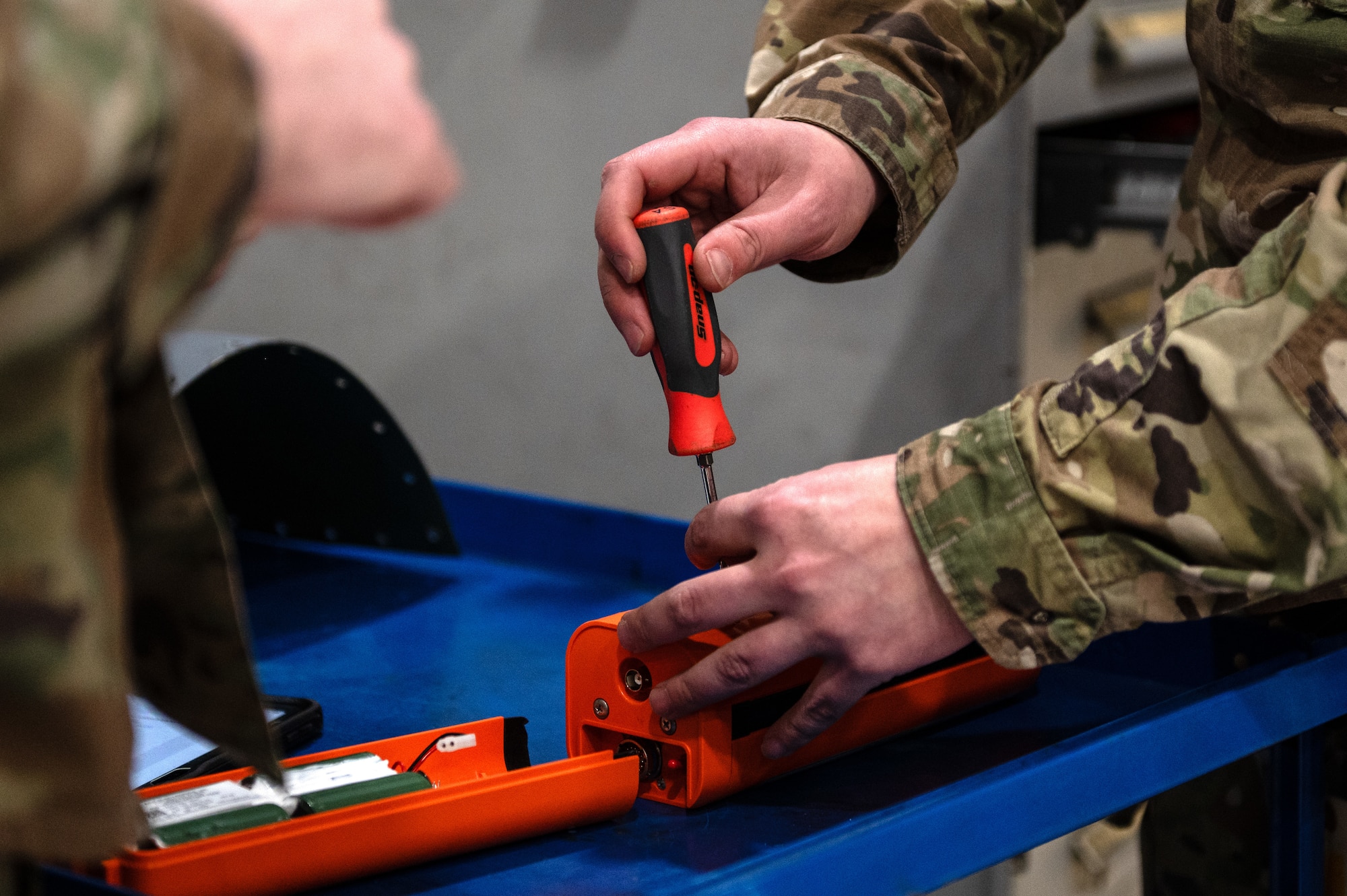 U.S. Air Force Tech. Sgt. Collin Crocker, 133rd Maintenance Squadron, unscrews the Emergency Transmitter Locator System from a C-130 Hercules in St. Paul, Minn., April 11, 2026.