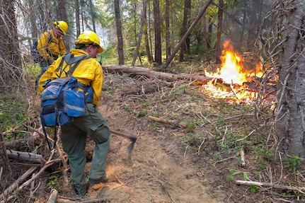 Washington National Guard members conduct wildland fire support operations to Washington Department of Natural Resources at the Little Giant Fire near Leavenworth, Washington, Aug. 10, 2026.