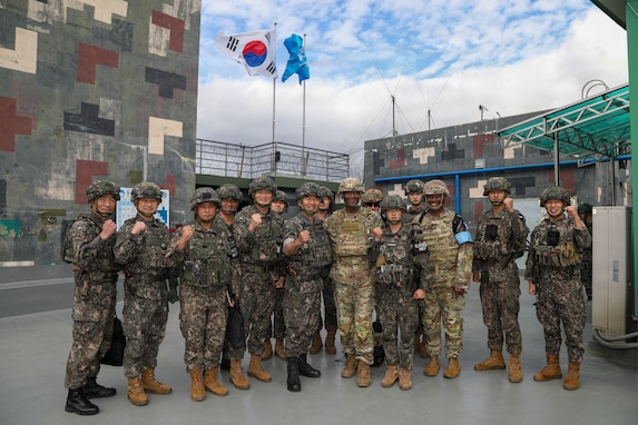 U.S. Army Gen. Xavier T. Brunson and ROK Joint Chiefs of Staff Chairman Gen. Jin Yong-sung pose with service members during a visit to a guard post along the eastern front in the Demilitarized Zone on Sept. 9, 2026, where they reviewed the operational situation and inspected frontline readiness.