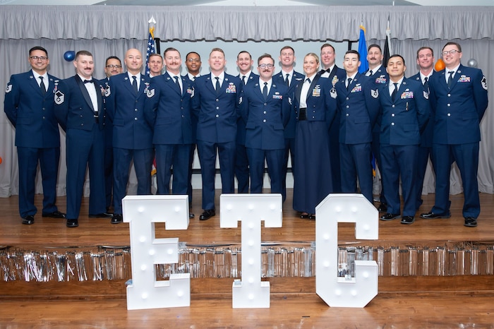 Tech. Sgt. Andrew Ramos, left, Enlisted Test Course manager, poses for a photo with the Class 26B of the Air Force Test Pilot School’s Enlisted Test Course at Edwards Air Force Base, California, Sept. 4. Pictured from left after Ramos: Master Sgt. Arturo Scolamacchia, 28th Test and Evaluation Squadron, Eglin AFB, Fla.; Tech. Sgt. Richard Jimenez, 418th Flight Test Squadron, Edwards AFB, Calif.; Master Sgt. Edwin Baxley, 417th Flight Test Squadron, Eglin AFB, Fla.; Master Sgt. Michael Velasco, 28th Test and Evaluation Squadron, Eglin AFB, Fla.; Tech. Sgt. Devin McGrath, 413th Flight Test Squadron, Hurlburt Field, Fla.; Master Sgt. Gregory Primus, 15th Test and Evaluation Squadron, Nellis AFB, Nev.; Master Sgt. Benjamin Clark; Tech. Sgt. Jacob Ennis, Operational Flight Program Combined Test Force, Eglin AFB, Fla.; Staff Sgt. Joseph Volante, 72nd Test and Evaluation Squadron, Whiteman AFB, Mo.; Tech. Sgt. Jacob Stephens, 40th Flight Test Squadron, Eglin AFB, Fla.; Tech. Sgt. Erin Boswell, 20th Space Surveillance Squadron, Eglin AFB, Fla.; Tech. Sgt. Zachary White, 72nd Intelligence, Surveillance and Reconnaissance Squadron, Detachment 5, Springfield, Va.; Tech. Sgt. Eric Parker, 417th Flight Test Squadron, Eglin AFB, Fla.; Tech. Sgt. Tanner Sullivan, 418th Flight Test Squadron, Edwards AFB, Calif.; Tech. Sgt. Joaquin Arana, 412th Maintenance Group, Edwards AFB, Calif.; Tech. Sgt. Robert Rutledge, 88th Test and Evaluation Squadron, Nellis AFB, Nev.; Master Sgt. Dalton Anderson, 417th Test and Evaluation Squadron, Edwards AFB, Calif.