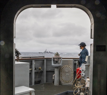 U.S. Navy Boatswain’s Mate Seaman Alexander Carabajal stands watch on the starboard bridge wing aboard Arleigh Burke-class guided-missile destroyer USS Benfold (DDG 65) while Republic of Korea Navy Sejong the Great-class guided-missile destroyer ROKS Yulgok Yi I (DDG 992) steams alongside during a maritime maneuvering exercise with Republic of Korea Navy and Japan Maritime Self Defense Force in the Western Pacific Ocean, Sept. 10, 2026, in support of Freedom Edge 26.