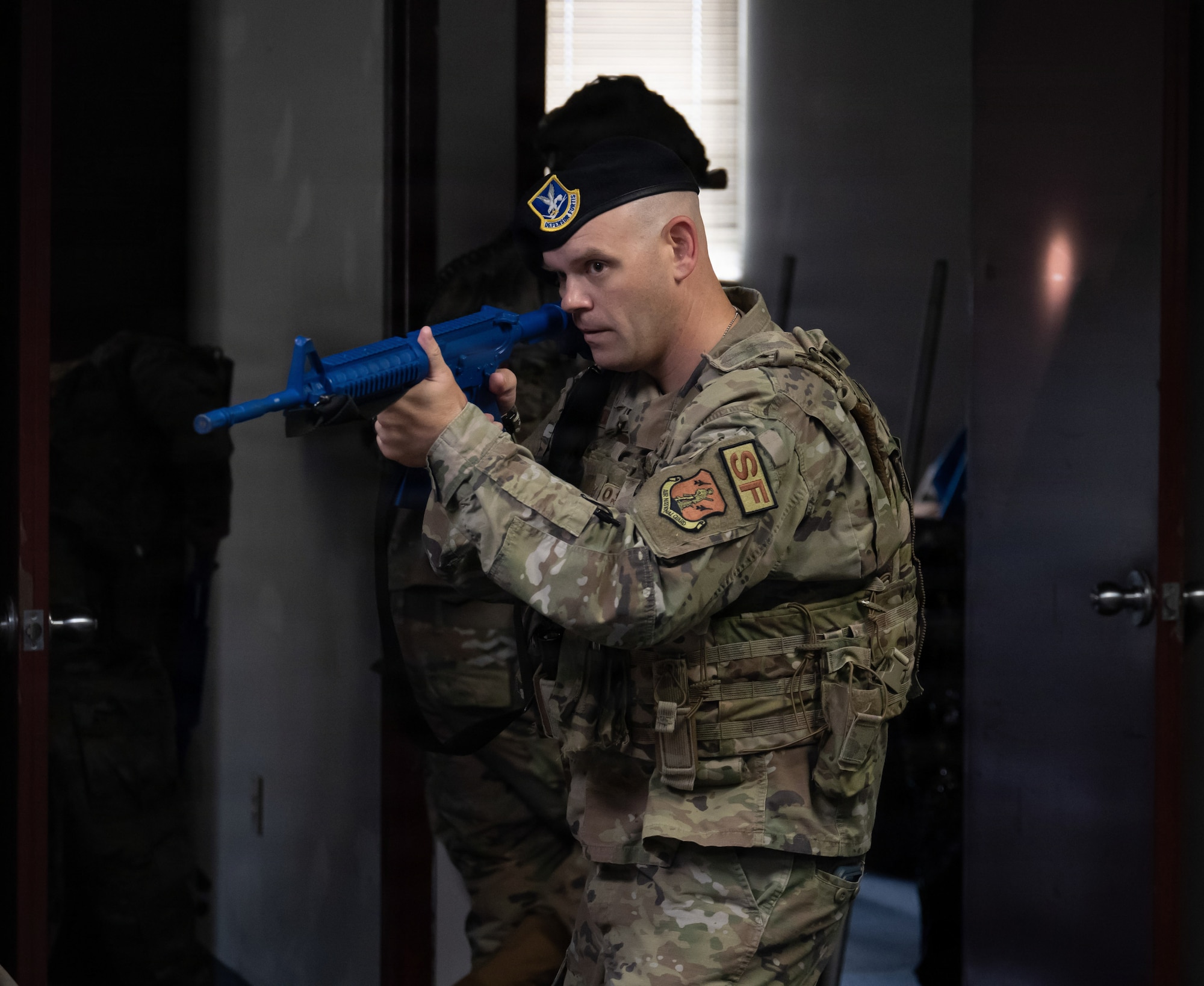 U.S. Air Force Staff Sgt. David Guilfoyle, base defense operations center controller with the Florida National Guard’s 125th Security Squadron, secures a room during an active shooter exercise at Jacksonville Air National Guard Base, Florida, April 9, 2026.